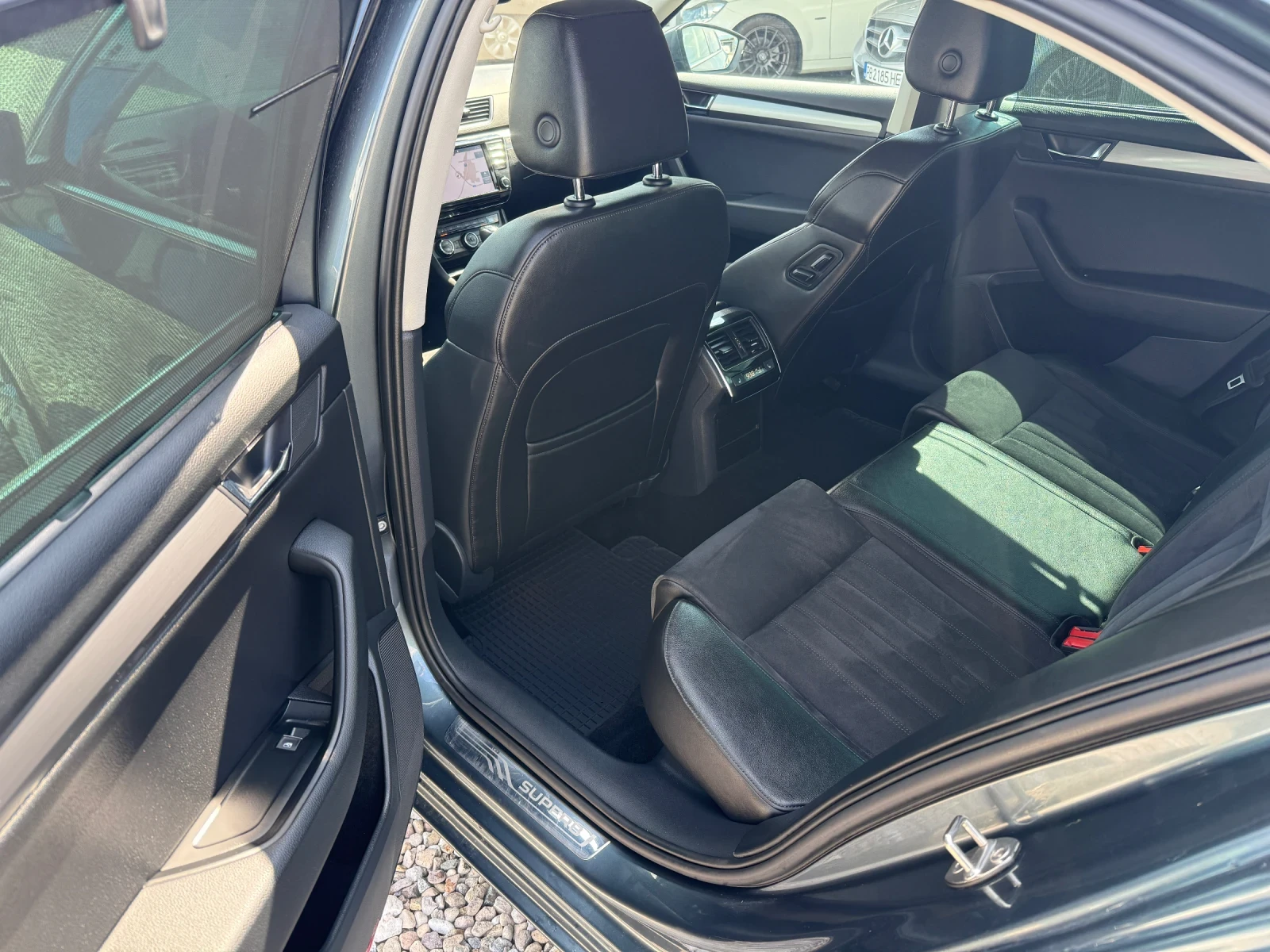 Skoda Superb 2.0 TDI, снимка 8 - Автомобили и джипове - 54649122