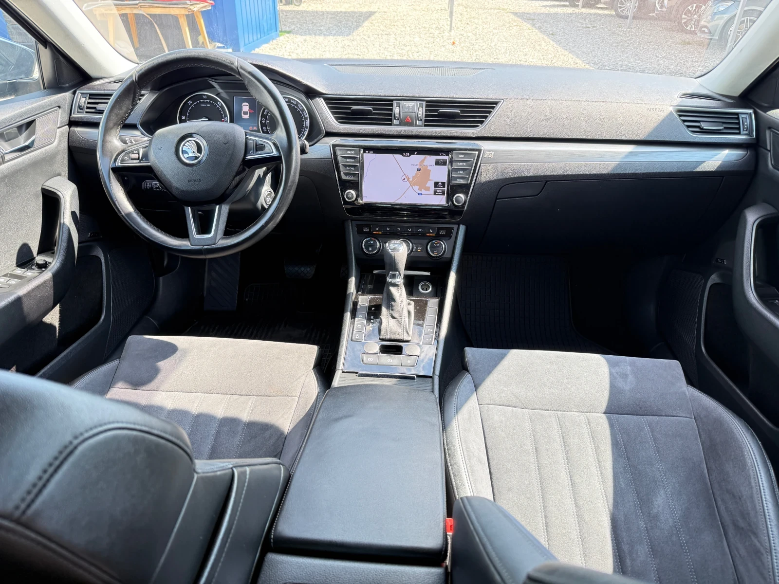 Skoda Superb 2.0 TDI, снимка 12 - Автомобили и джипове - 54649122