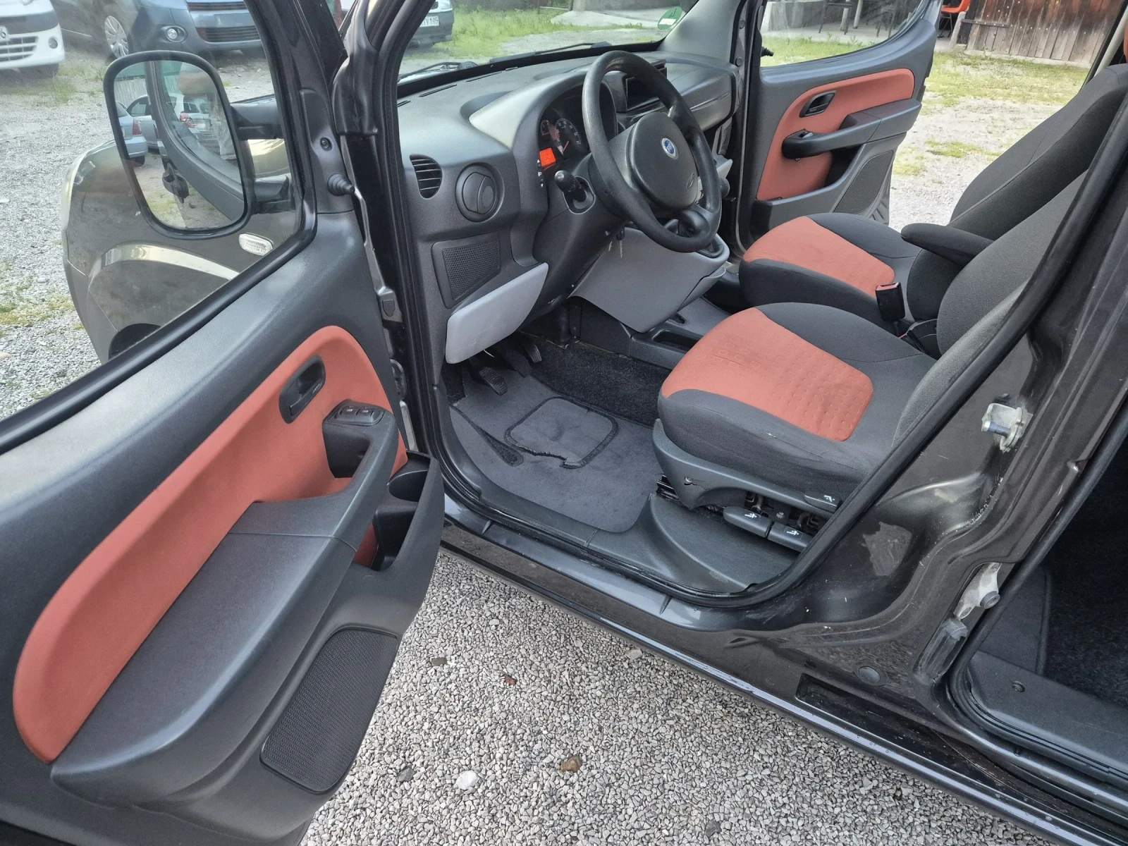 Fiat Doblo 1.9 Multljet 120k.c, снимка 9 - Автомобили и джипове - 54768860