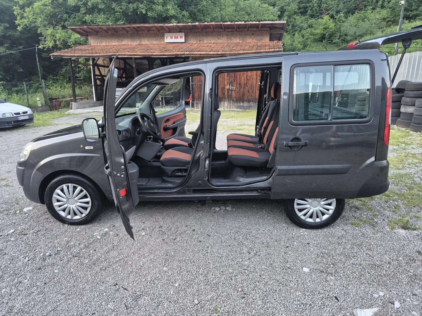 Fiat Doblo 1.9 Multljet 120k.c, снимка 11 - Автомобили и джипове - 54768860