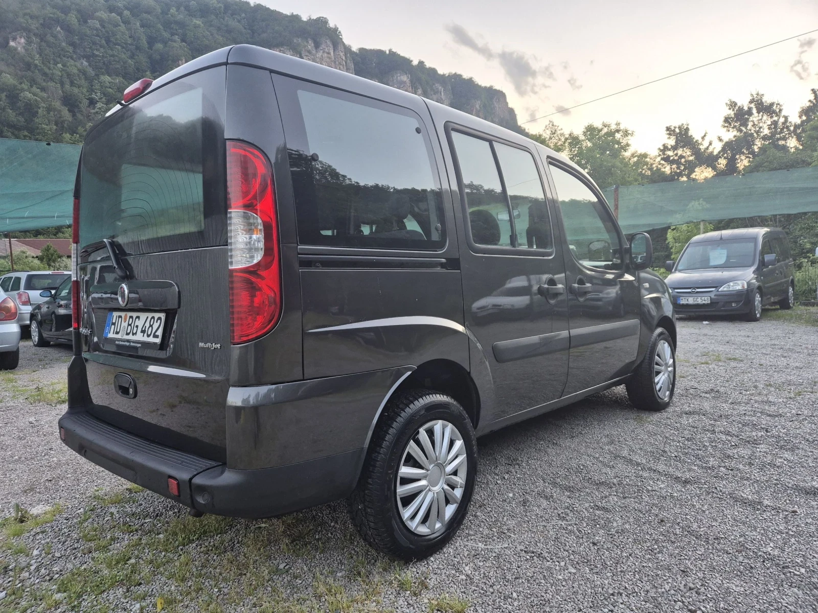 Fiat Doblo 1.9 Multljet 120k.c, снимка 3 - Автомобили и джипове - 54768860
