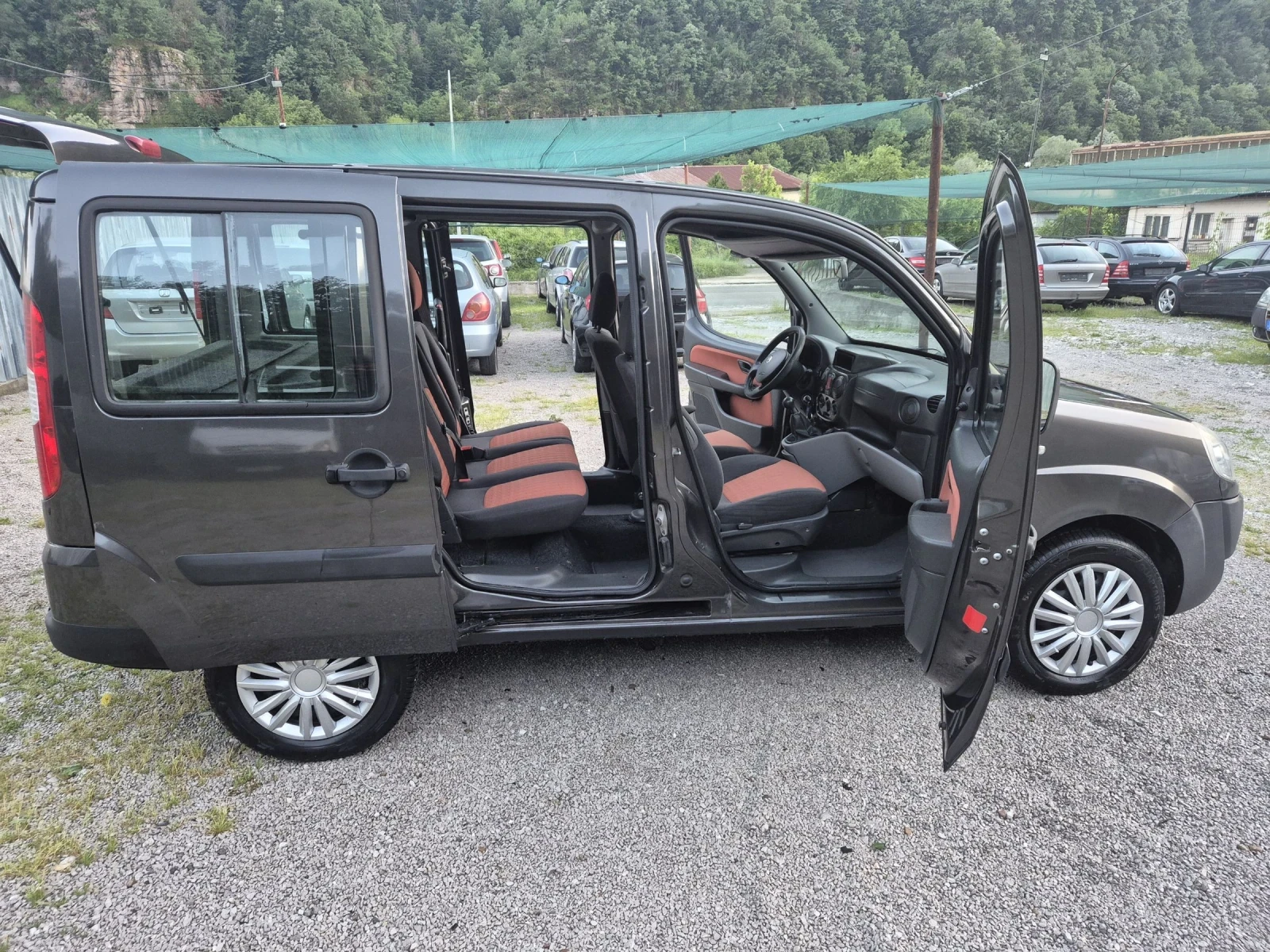 Fiat Doblo 1.9 Multljet 120k.c, снимка 12 - Автомобили и джипове - 54768860