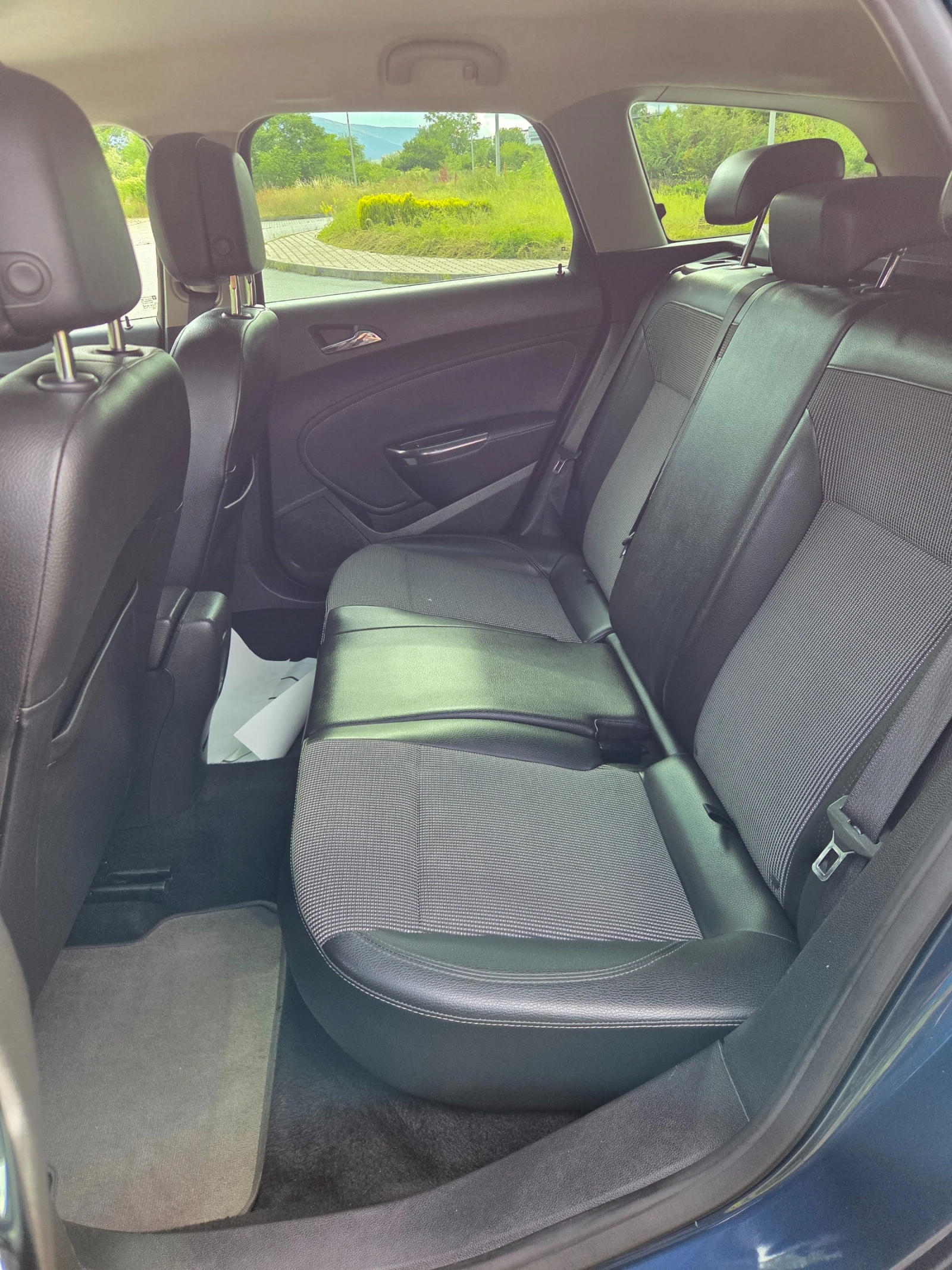 Opel Astra 1.7CDTi COSMO БЕЗУПРЕЧНА, снимка 9 - Автомобили и джипове - 55182553
