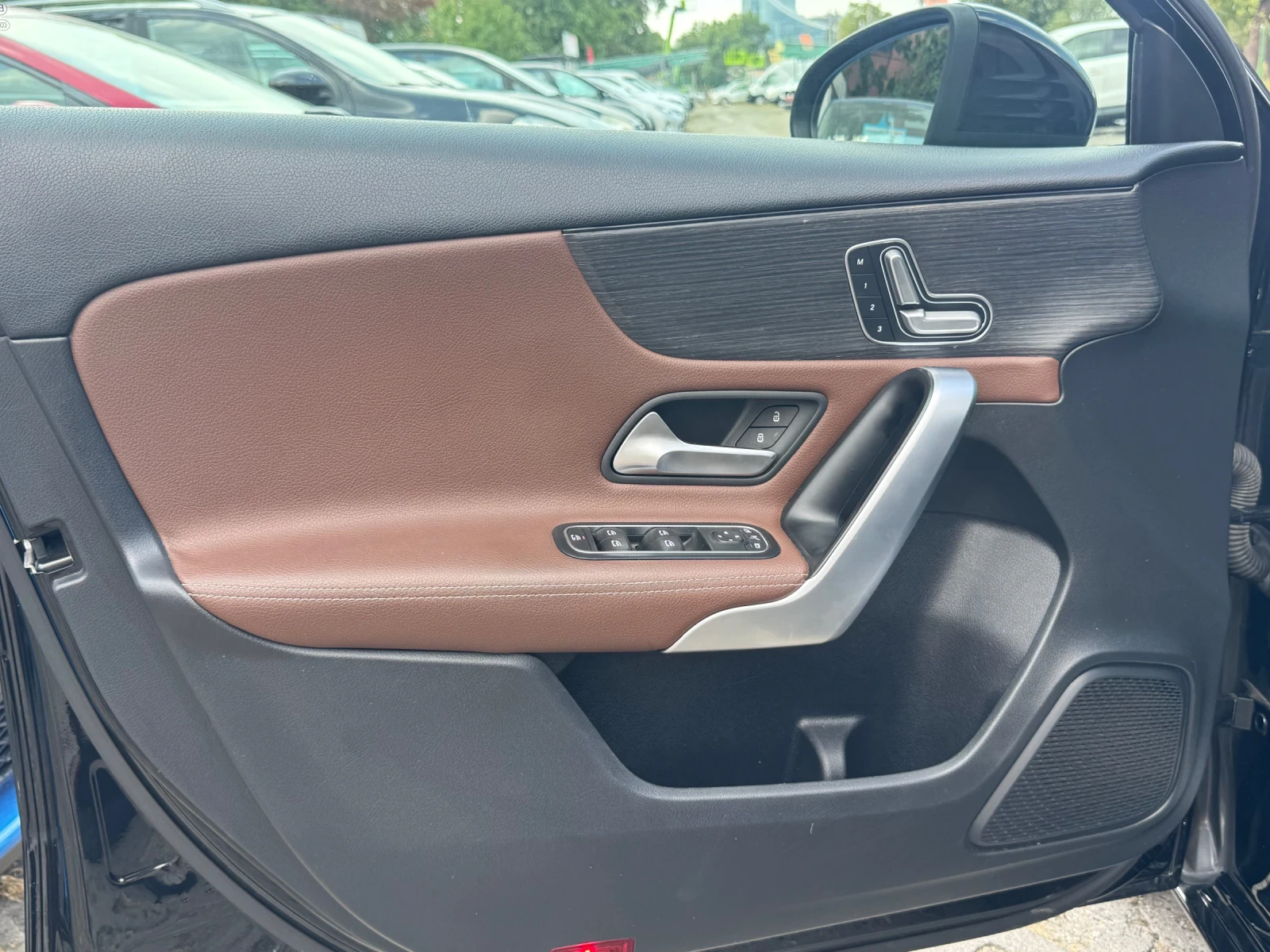 Mercedes-Benz A 200 PROGRESSIVE 7G PANORAMA LED, снимка 14 - Автомобили и джипове - 55655305