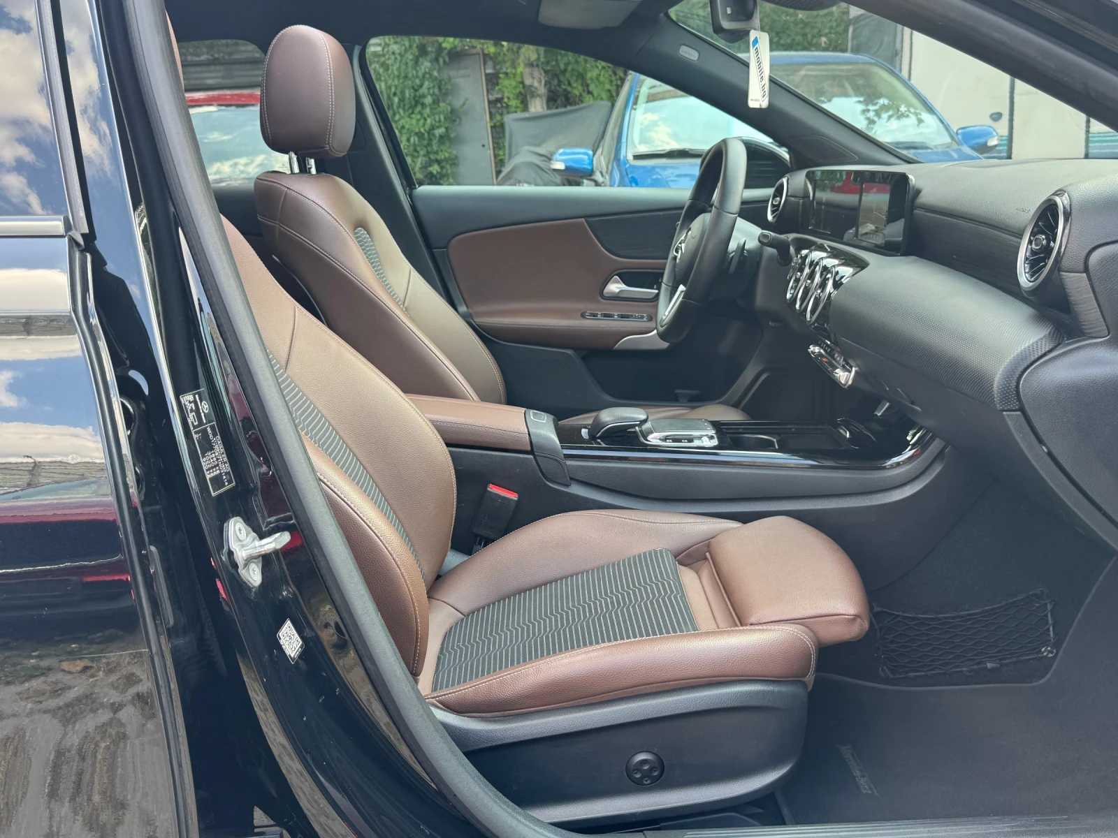 Mercedes-Benz A 200 PROGRESSIVE 7G PANORAMA LED, снимка 10 - Автомобили и джипове - 55655305