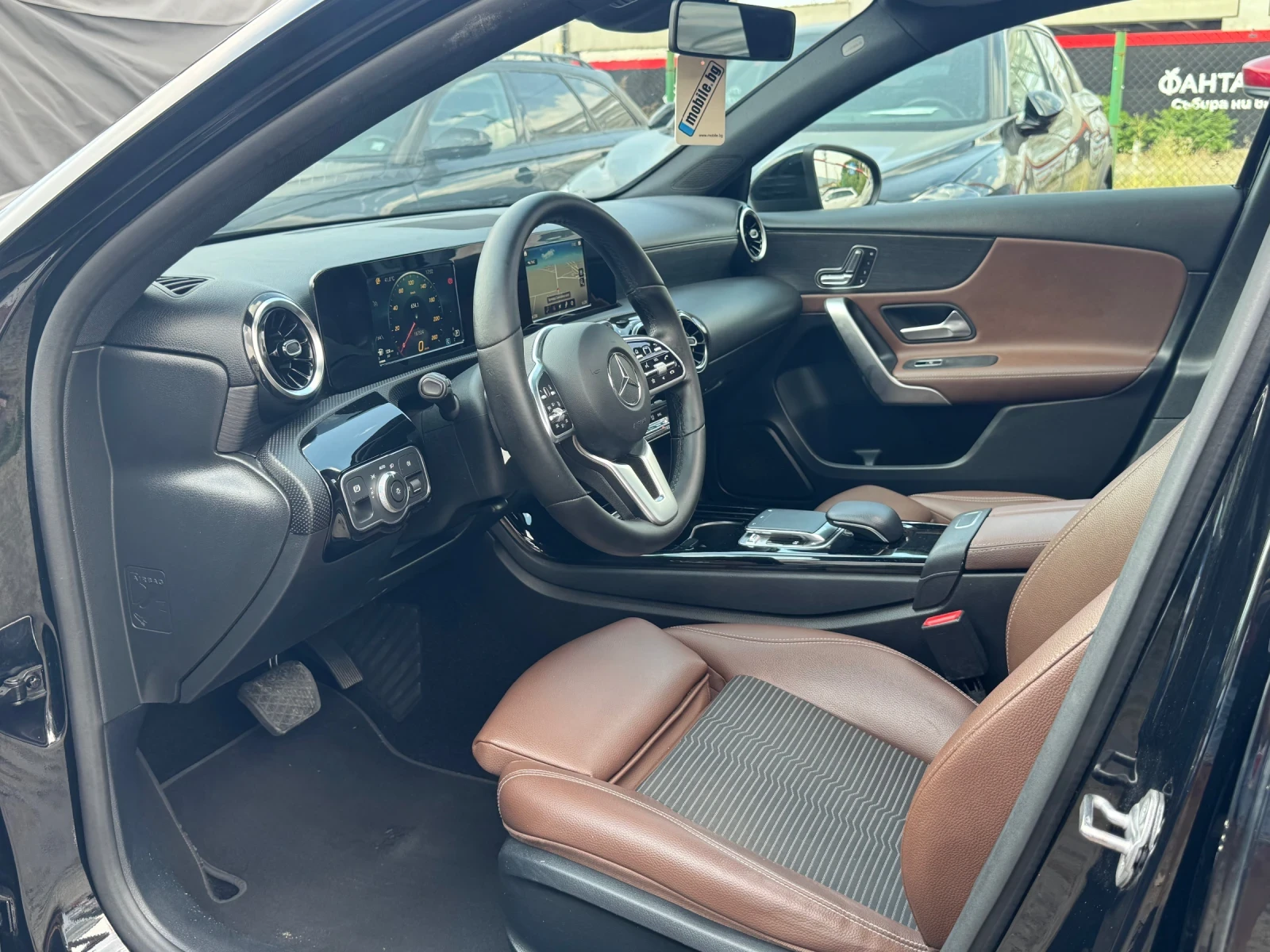 Mercedes-Benz A 200 PROGRESSIVE 7G PANORAMA LED, снимка 11 - Автомобили и джипове - 55655305