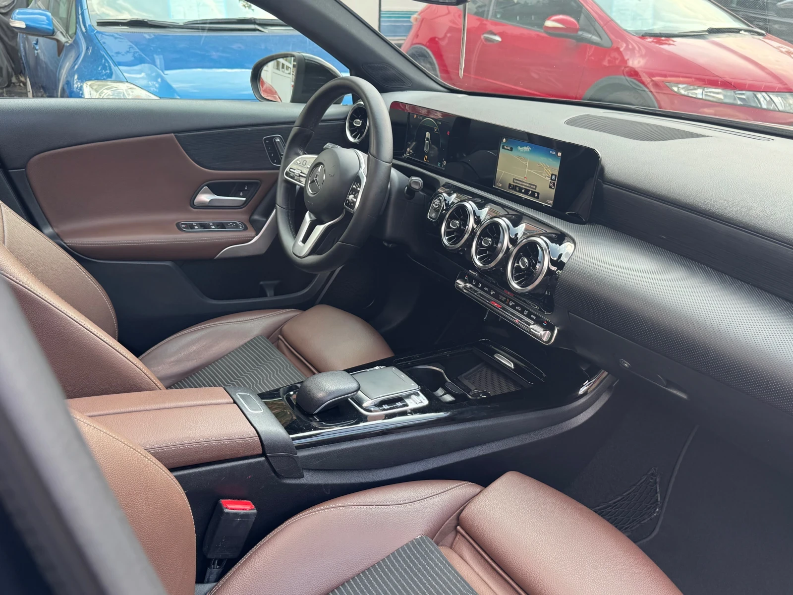 Mercedes-Benz A 200 PROGRESSIVE 7G PANORAMA LED, снимка 12 - Автомобили и джипове - 55655305