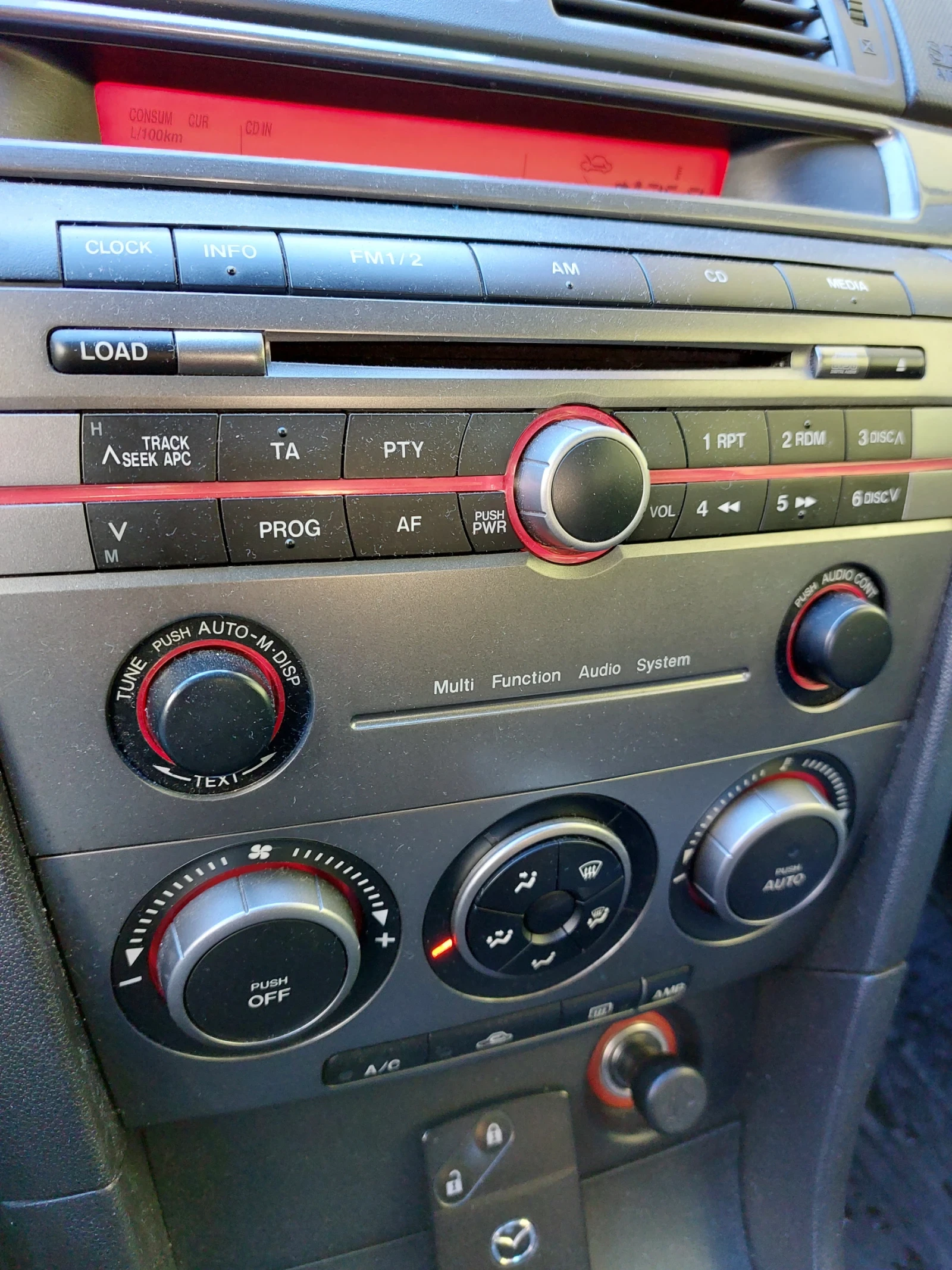 Mazda 3 1.6 MZ-CD, снимка 17 - Автомобили и джипове - 55779338