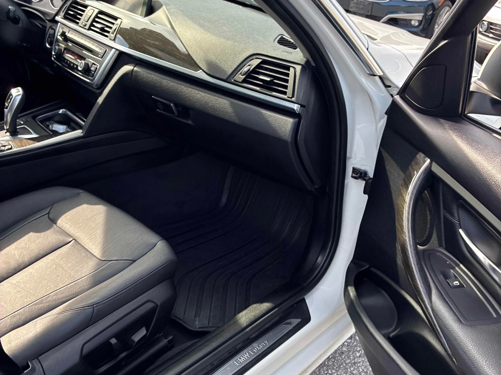 BMW 328 i xDrive* CARFAX* ШИБИДАХ* ПОДГРЕВ* АВТОКРЕДИТ* , снимка 15 - Автомобили и джипове - 55975247