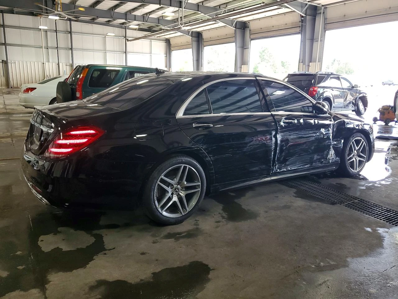 Mercedes-Benz S 560 4.0l 4Matic, снимка 3 - Автомобили и джипове - 56025724