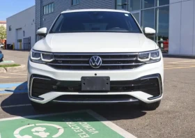 VW Tiguan HIGHLINE R-LINE * AWD * БЕЗ ИНЦИДЕНТИ * CARFAX * , снимка 2