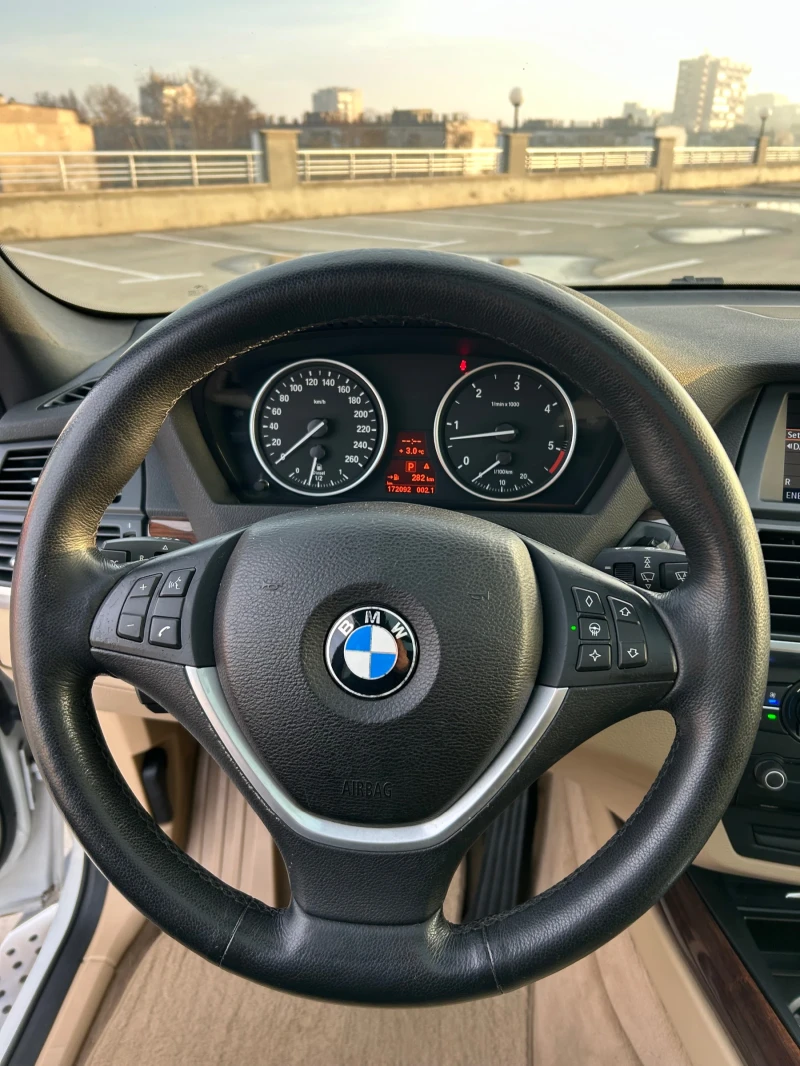 BMW X5 3.0SD // SWISS // 172km // PANO, снимка 15 - Автомобили и джипове - 48914270