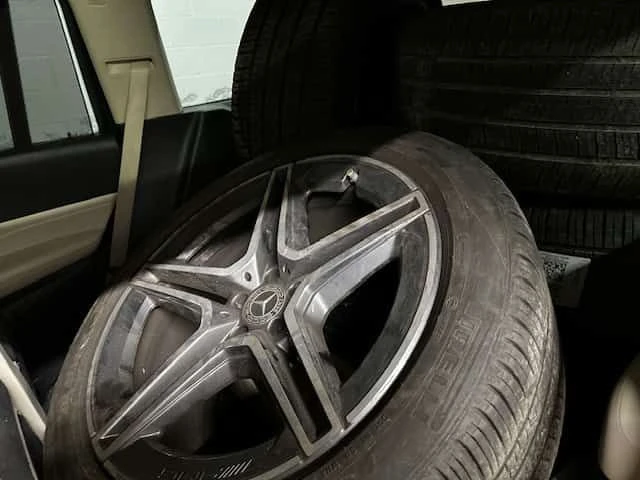 Mercedes-Benz GLS 450 AMG Night Pack/PANO/ОБДУХВАНЕ/360/ГУМИ+ ДЖАНТИ, снимка 17 - Автомобили и джипове - 53651346