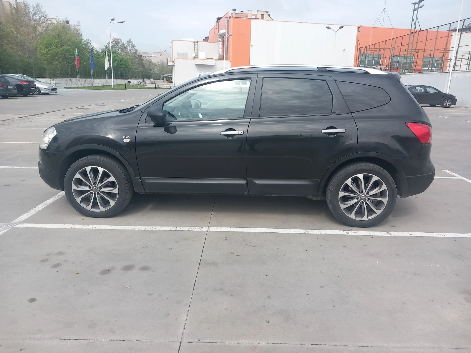 Nissan Qashqai 6+ 1 места  - изображение 3
