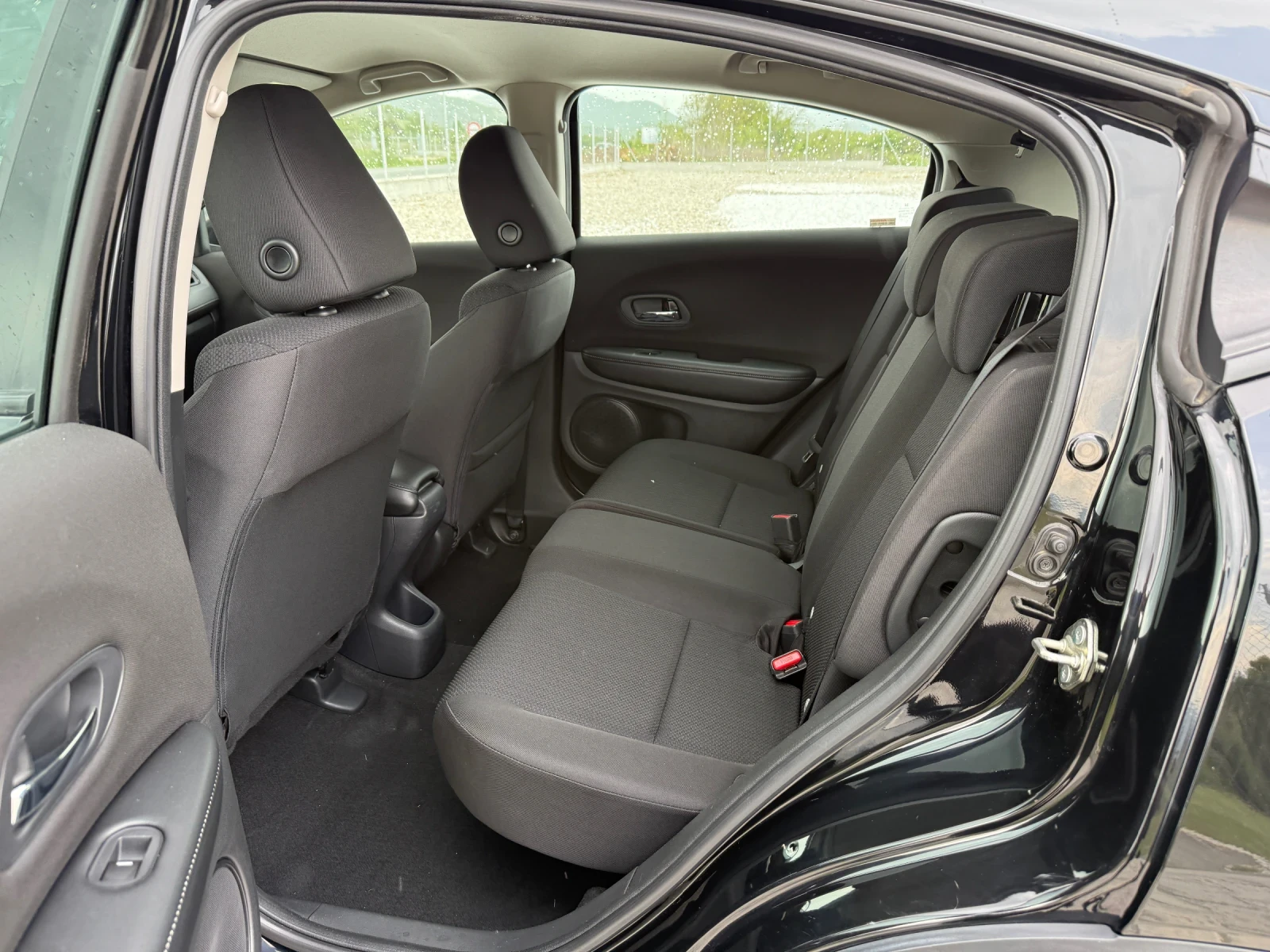 Honda Hr-v, снимка 12 - Автомобили и джипове - 54383657
