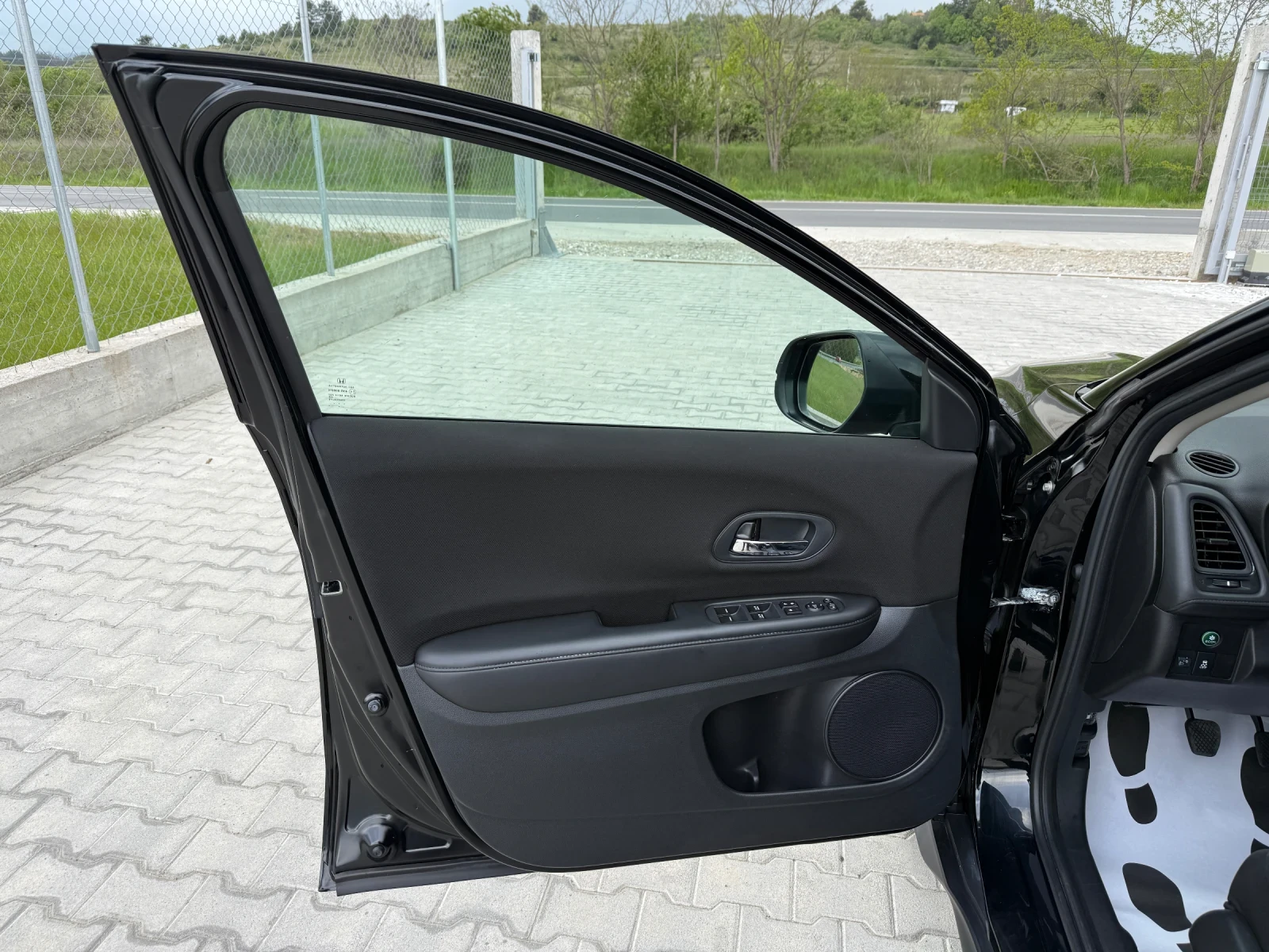Honda Hr-v, снимка 9 - Автомобили и джипове - 54383657