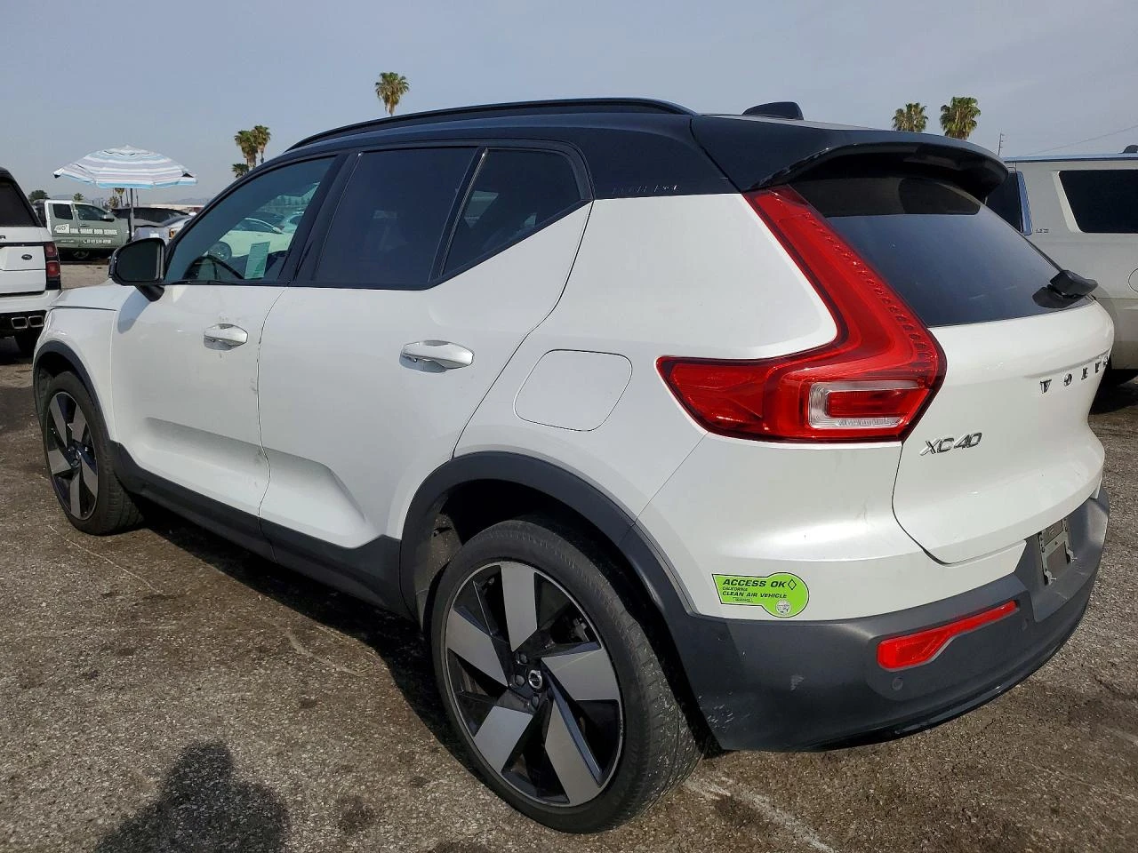 Volvo XC40 Recharge Pure Electric Twin eAWD Ultimate, снимка 2 - Автомобили и джипове - 54558045