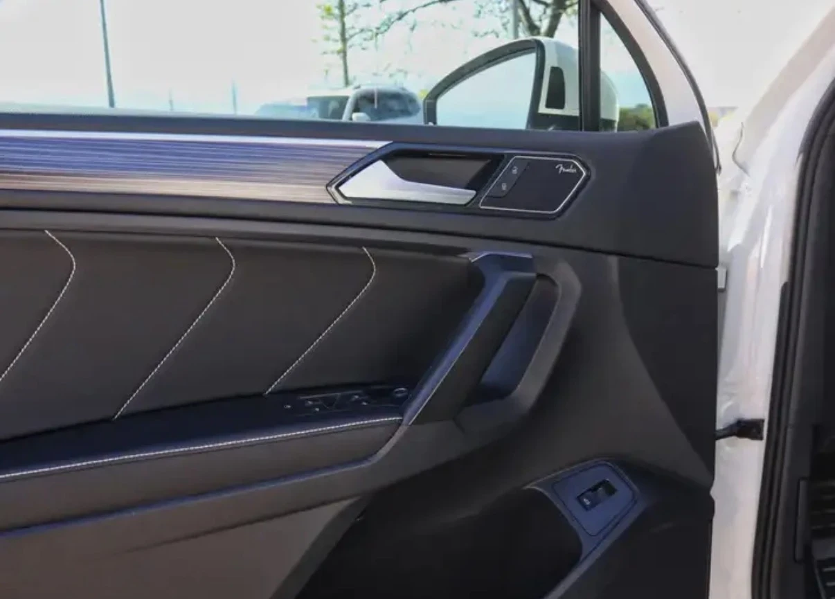 VW Tiguan HIGHLINE R-LINE * AWD * ��� ��������� * CARFAX *  | Mobile.bg � ����������� 11