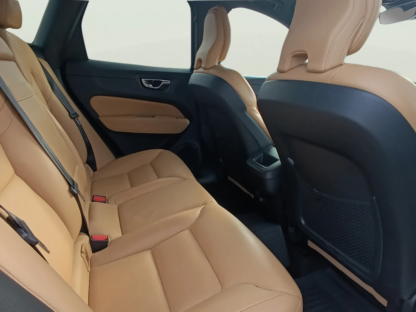 Volvo XC60 B4, снимка 10 - Автомобили и джипове - 56663299