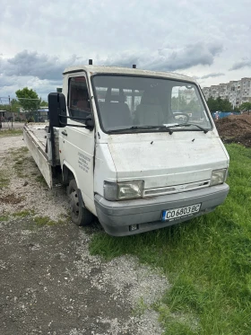 Снимка Nissan Trade