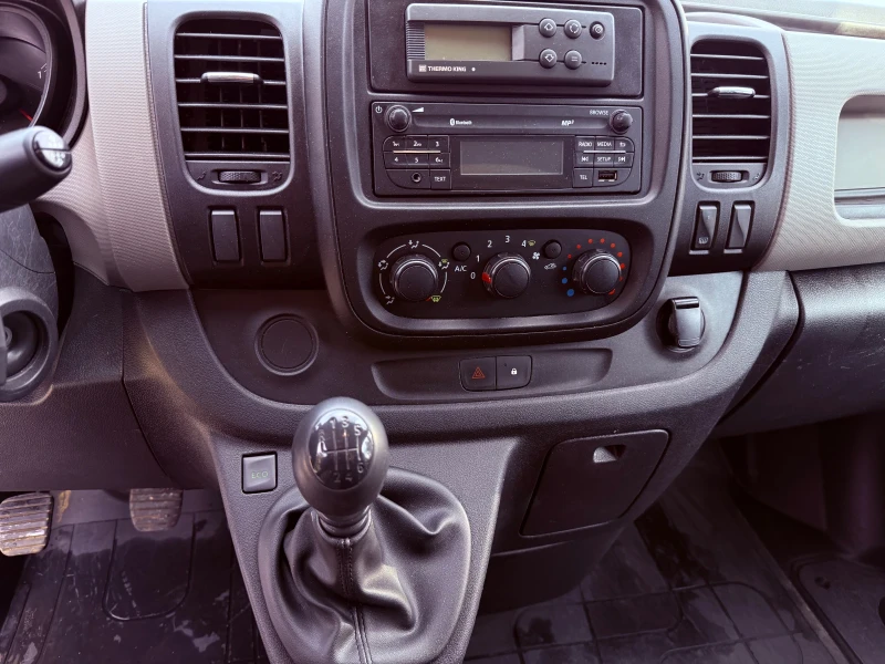 Renault Trafic, снимка 10 - Бусове и автобуси - 52799914