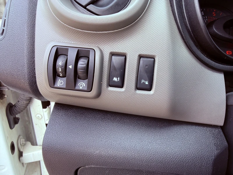 Renault Trafic, снимка 9 - Бусове и автобуси - 52799914