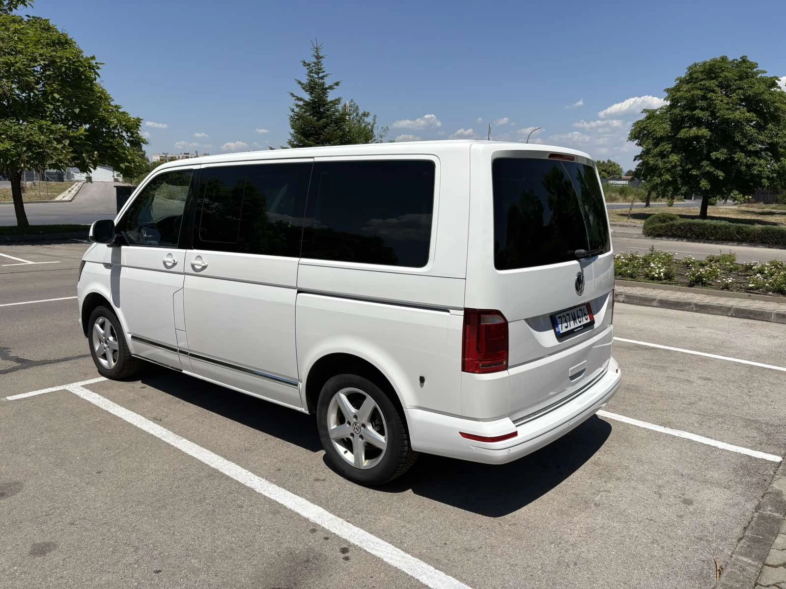 VW Multivan 2.0TDI HIGHLINE 4x4 AUTOMAT - изображение 9