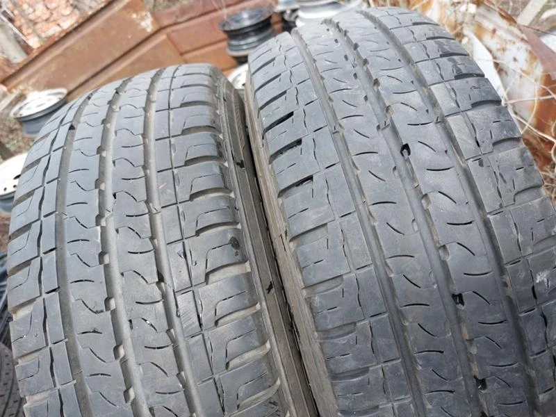 Гуми Летни 215/65R15, снимка 2 - Гуми и джанти - 36664249