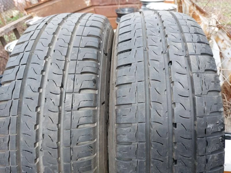 Гуми Летни 215/65R15, снимка 1 - Гуми и джанти - 36664249