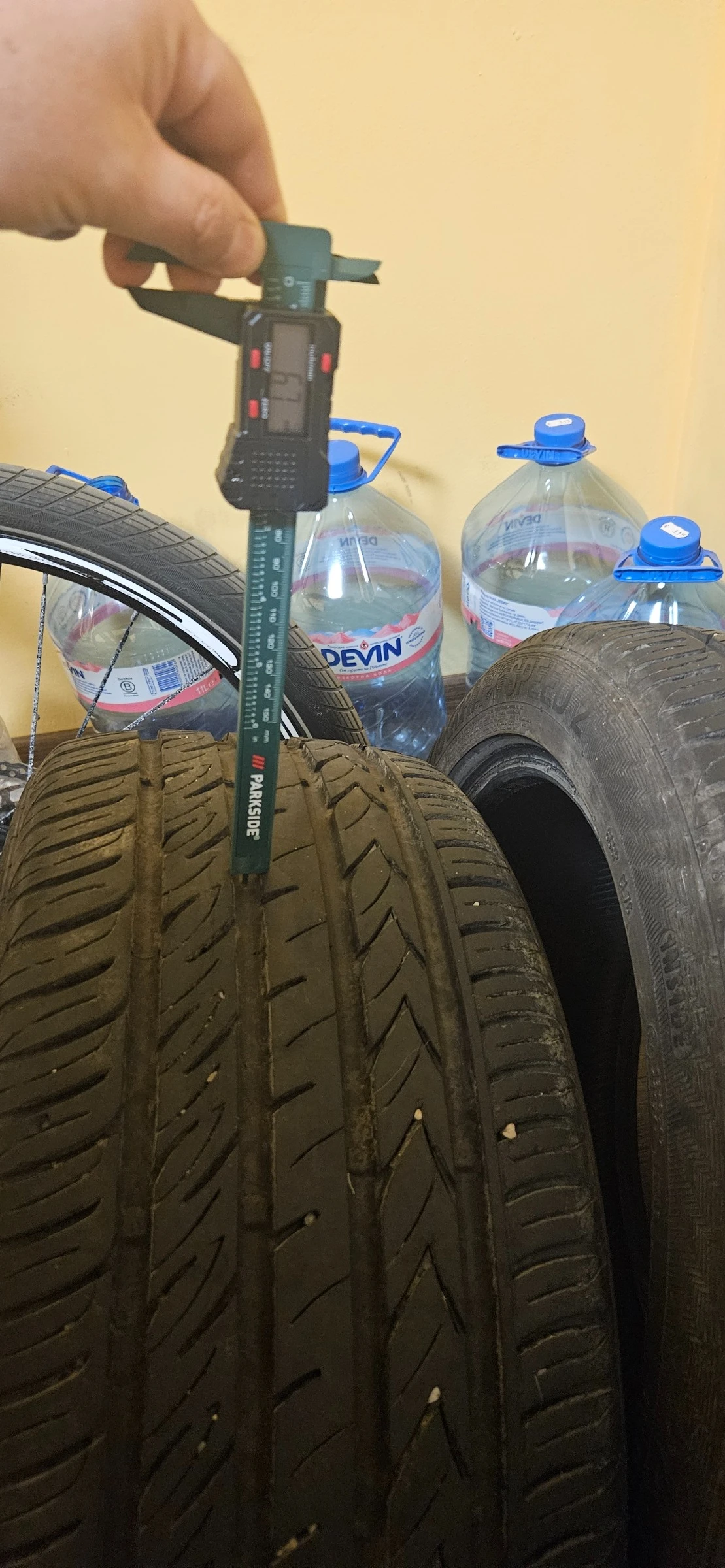 Гуми Летни 235/45R17, снимка 2 - Гуми и джанти - 53819201