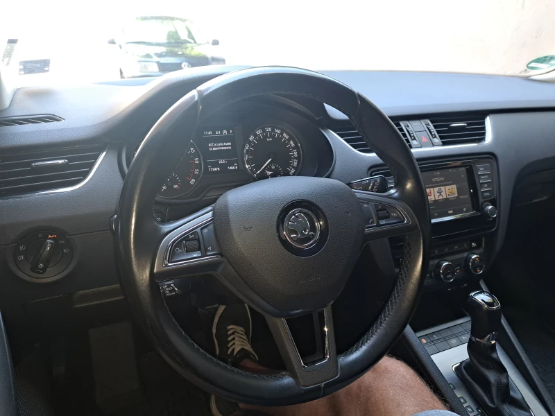 Skoda Octavia 2.0 TDI DSG KEYLESS PANORAMA, снимка 10 - Автомобили и джипове - 46937103