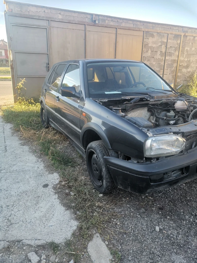 VW Golf 1.6, снимка 1 - Автомобили и джипове - 47452393