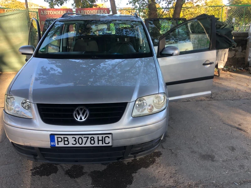 VW Touran, снимка 10 - Автомобили и джипове - 47475808