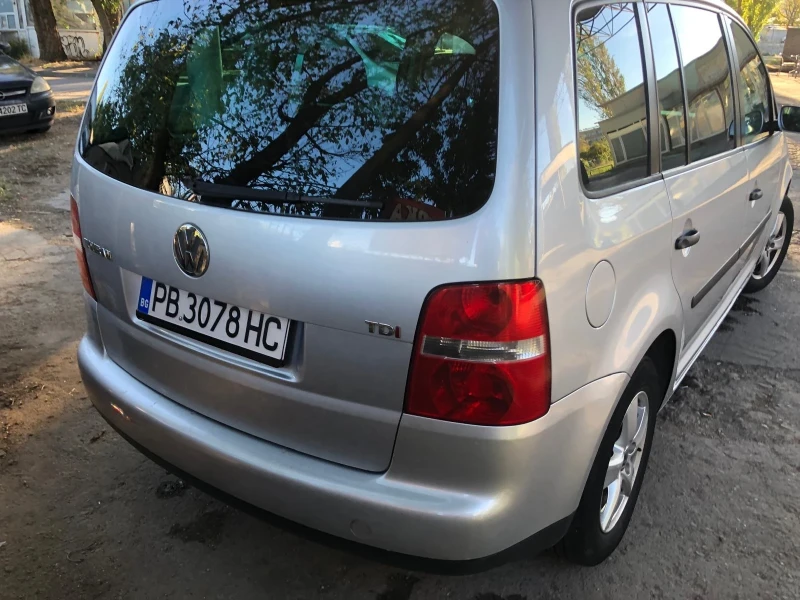 VW Touran, снимка 11 - Автомобили и джипове - 47475808