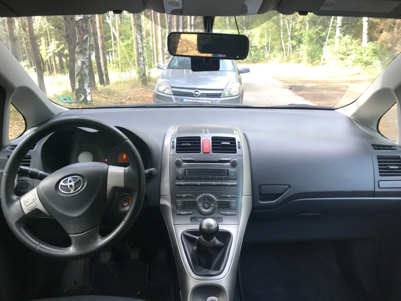 Toyota Auris 1.4 D4D, снимка 4 - Автомобили и джипове - 48321646