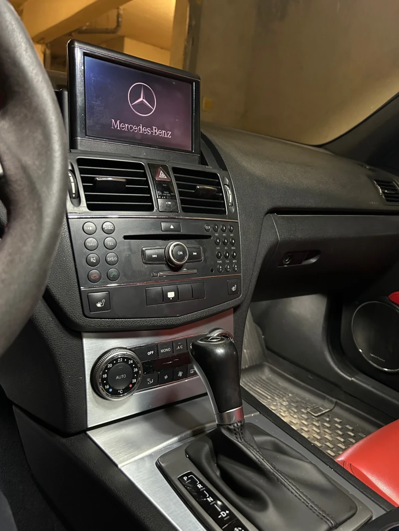 Mercedes-Benz C 63 AMG, снимка 4 - Автомобили и джипове - 52631987