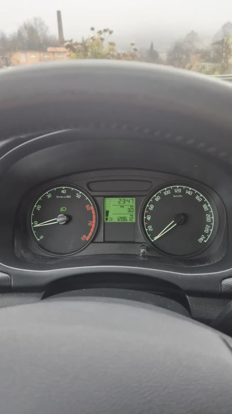 Skoda Fabia, снимка 8 - Автомобили и джипове - 52668521