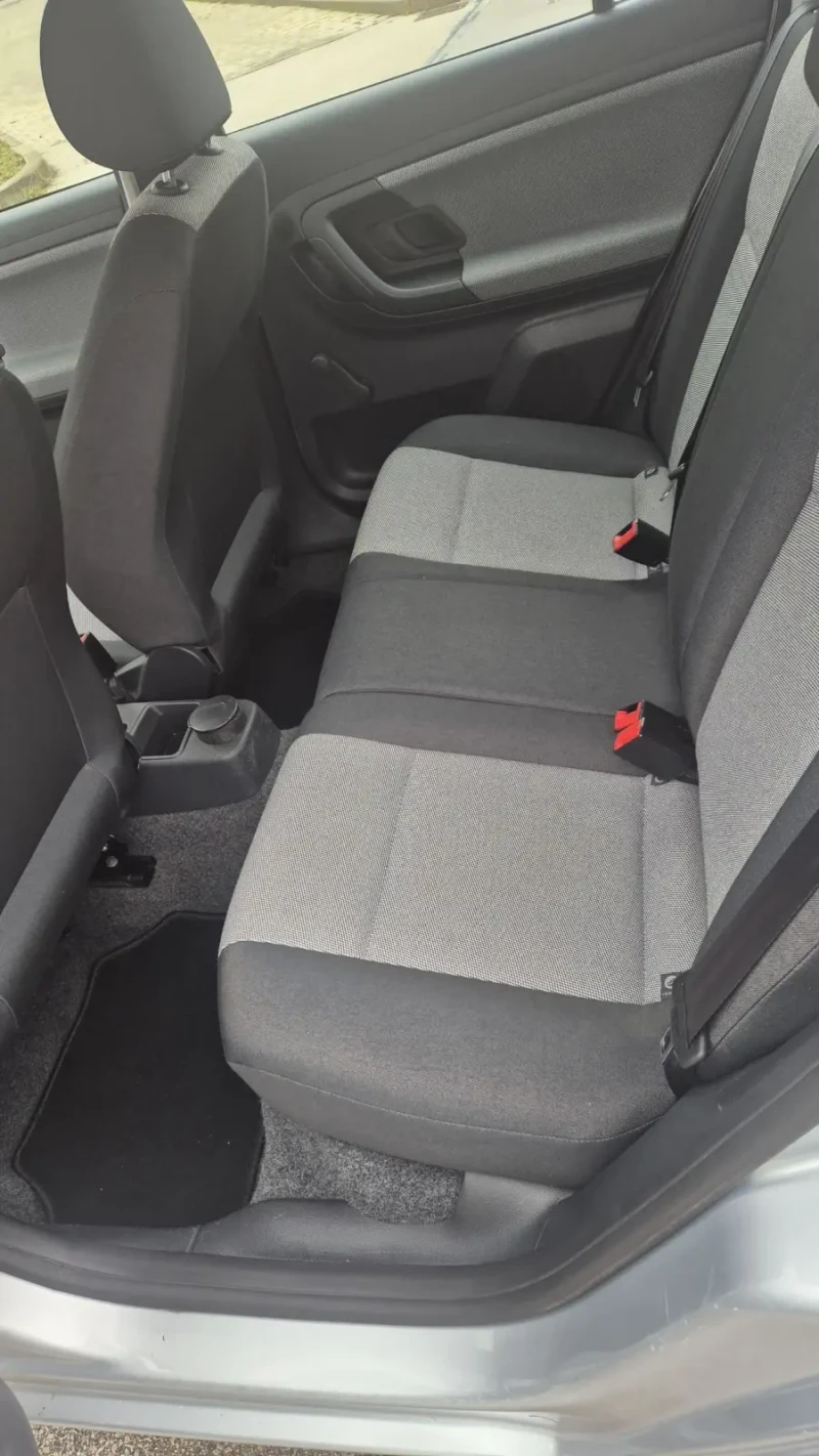 Skoda Fabia, снимка 14 - Автомобили и джипове - 52668521