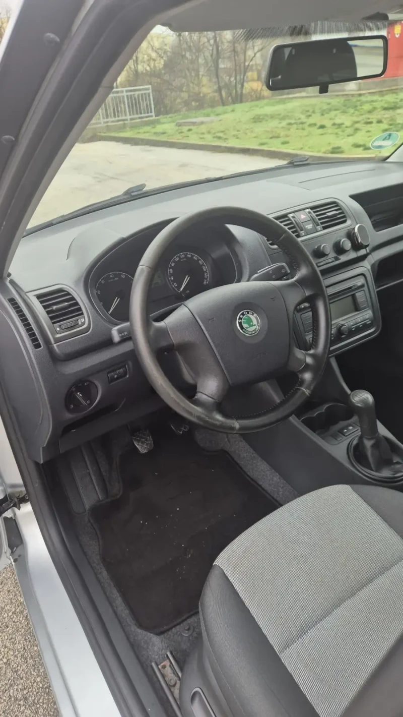 Skoda Fabia, снимка 10 - Автомобили и джипове - 52668521