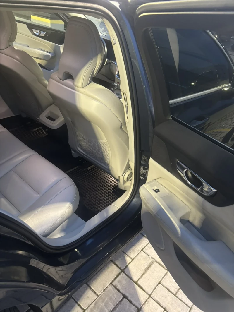 Volvo V60 Momentum, снимка 14 - Автомобили и джипове - 53224671