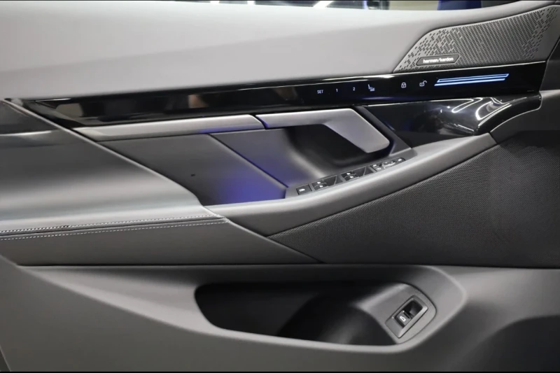 BMW 520 M-Pack PRO* Iconic Glow* ГАРАНЦИЯ до 2027 г. , снимка 14 - Автомобили и джипове - 53451719