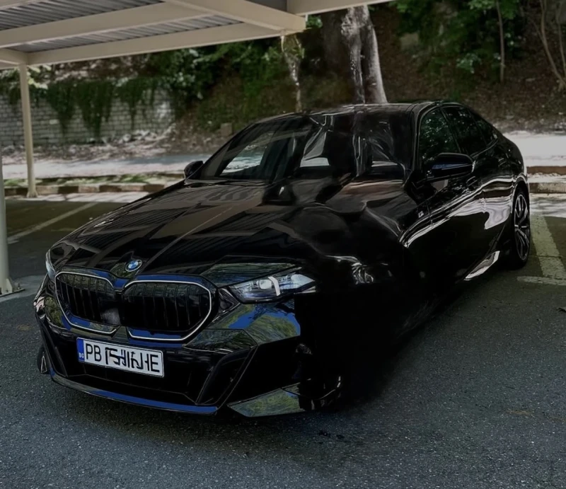 BMW 520 M-Pack PRO* Iconic Glow* ГАРАНЦИЯ до 2027 г. , снимка 3 - Автомобили и джипове - 53451719