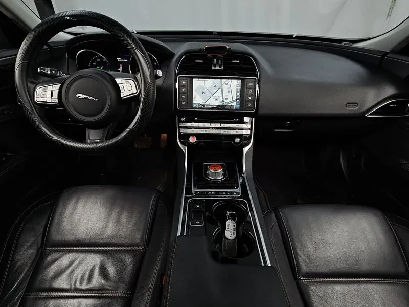 Jaguar XE 20D PRESTIGE, снимка 7 - Автомобили и джипове - 56463075