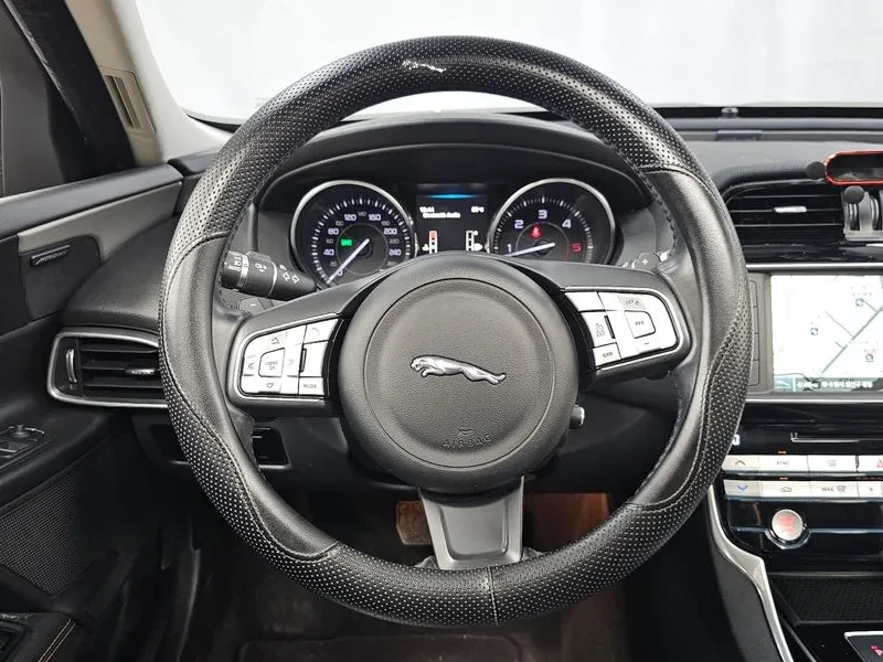 Jaguar XE 20D PRESTIGE, снимка 13 - Автомобили и джипове - 56463075