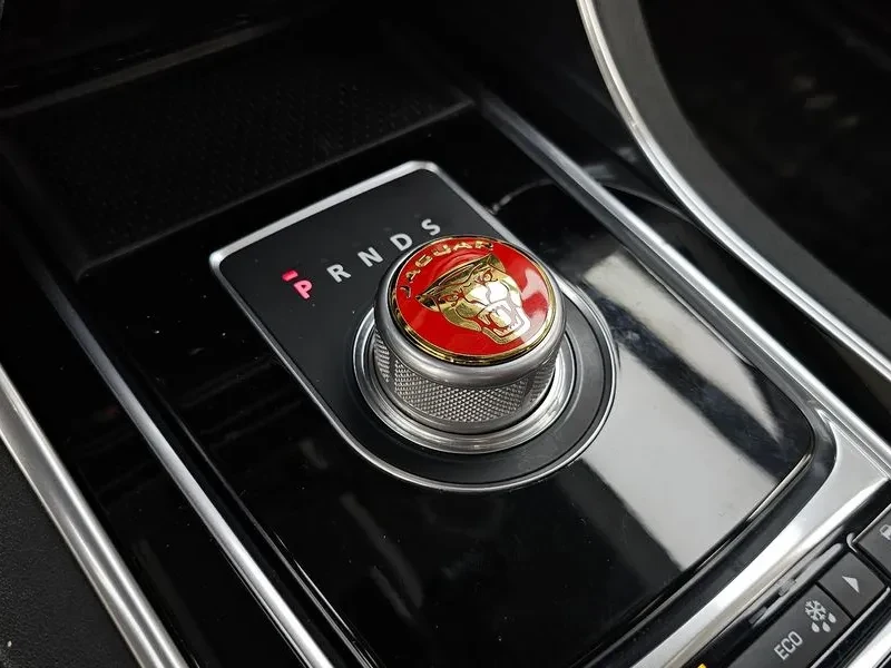 Jaguar XE 20D PRESTIGE, снимка 9 - Автомобили и джипове - 56463075
