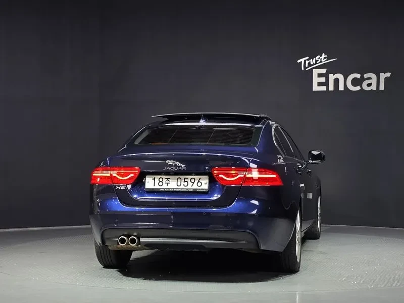 Jaguar XE 20D PRESTIGE, снимка 4 - Автомобили и джипове - 56463075