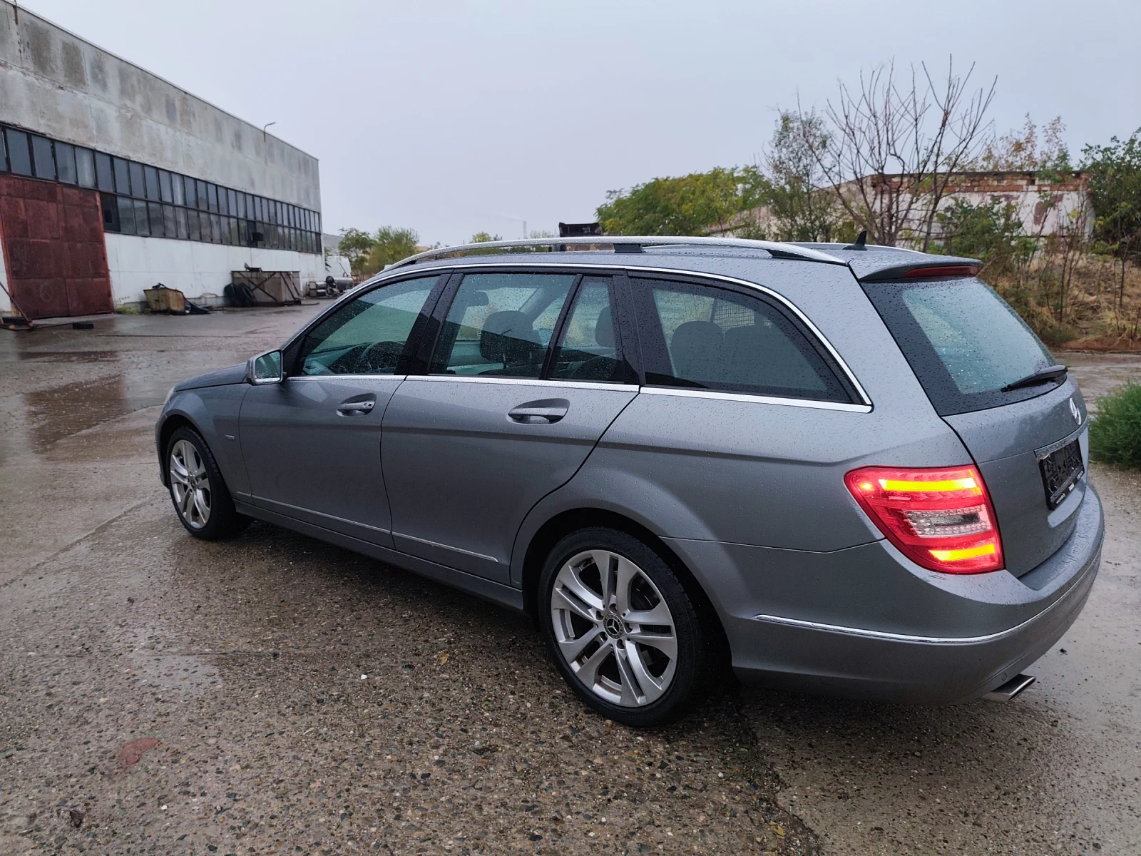 Mercedes-Benz C 300 Avangard/Мъртва точка/Следене ленти/HarmonKardon - изображение 4