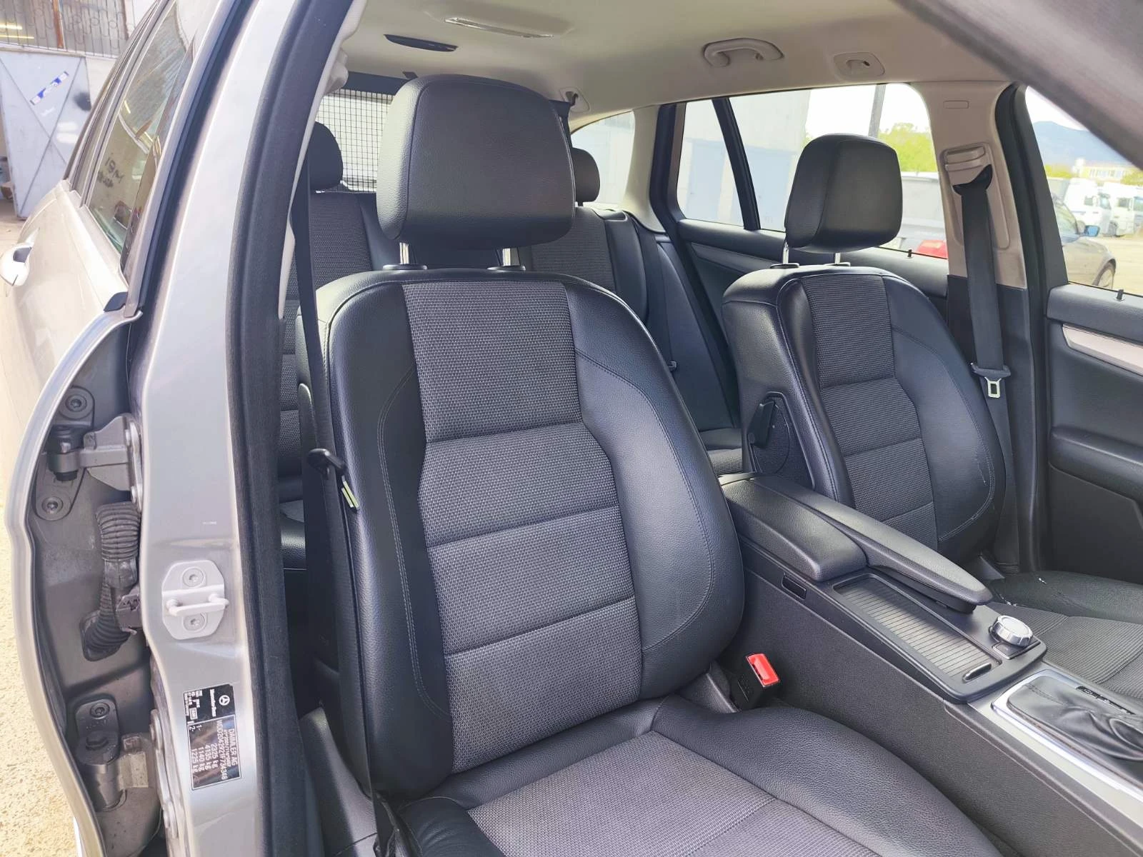 Mercedes-Benz C 300 Avangard/Мъртва точка/Следене ленти/HarmonKardon - изображение 7