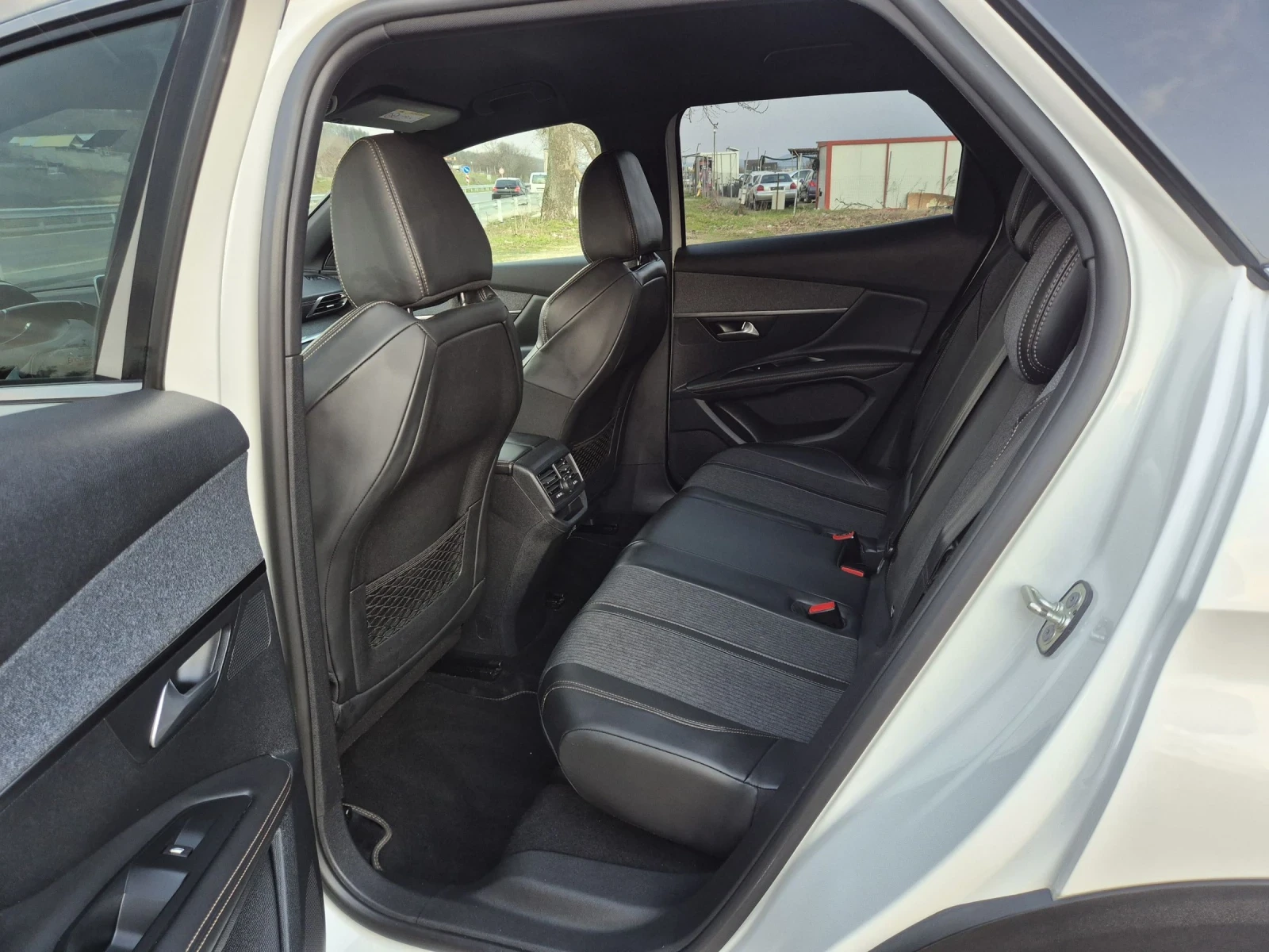 Peugeot 3008 GT LINE/NAVI/KAMERA, снимка 11 - Автомобили и джипове - 53731023