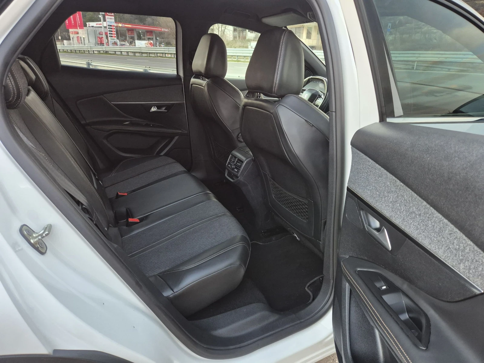 Peugeot 3008 GT LINE/NAVI/KAMERA, снимка 8 - Автомобили и джипове - 53731023